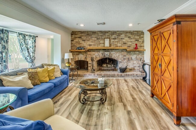 Foto del edificio - 1087 Burcale Rd