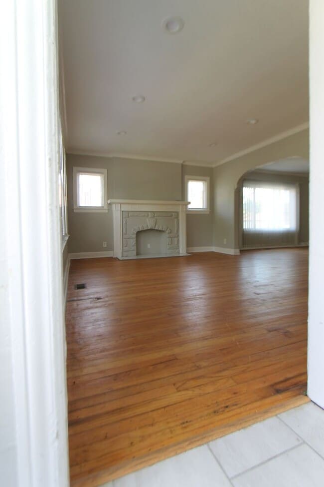 Building Photo - 18714 Greenlawn St