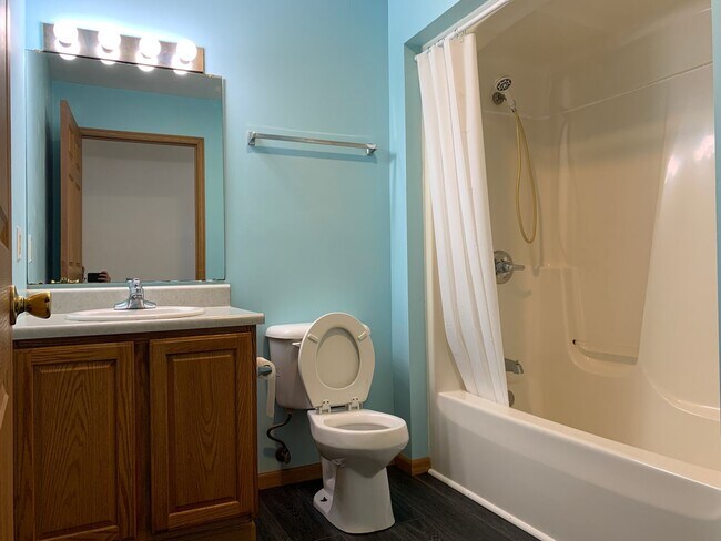 Building Photo - Beautiful 3-bedroom