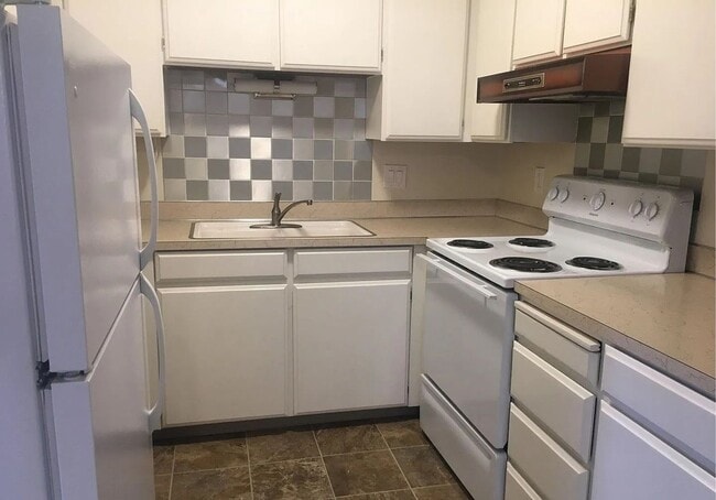 Foto del edificio - Charming and clean 1 bed/1 bath in Close-in Northeast Portland Neighborhood!