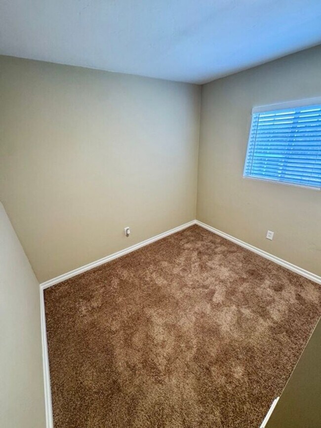 Foto del edificio - Charming 2 Bed 2 Bath Duplex Home on Large...