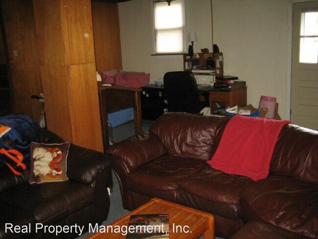 Building Photo - 3 br, 1 bath House - 1009 St. Charles Ave.