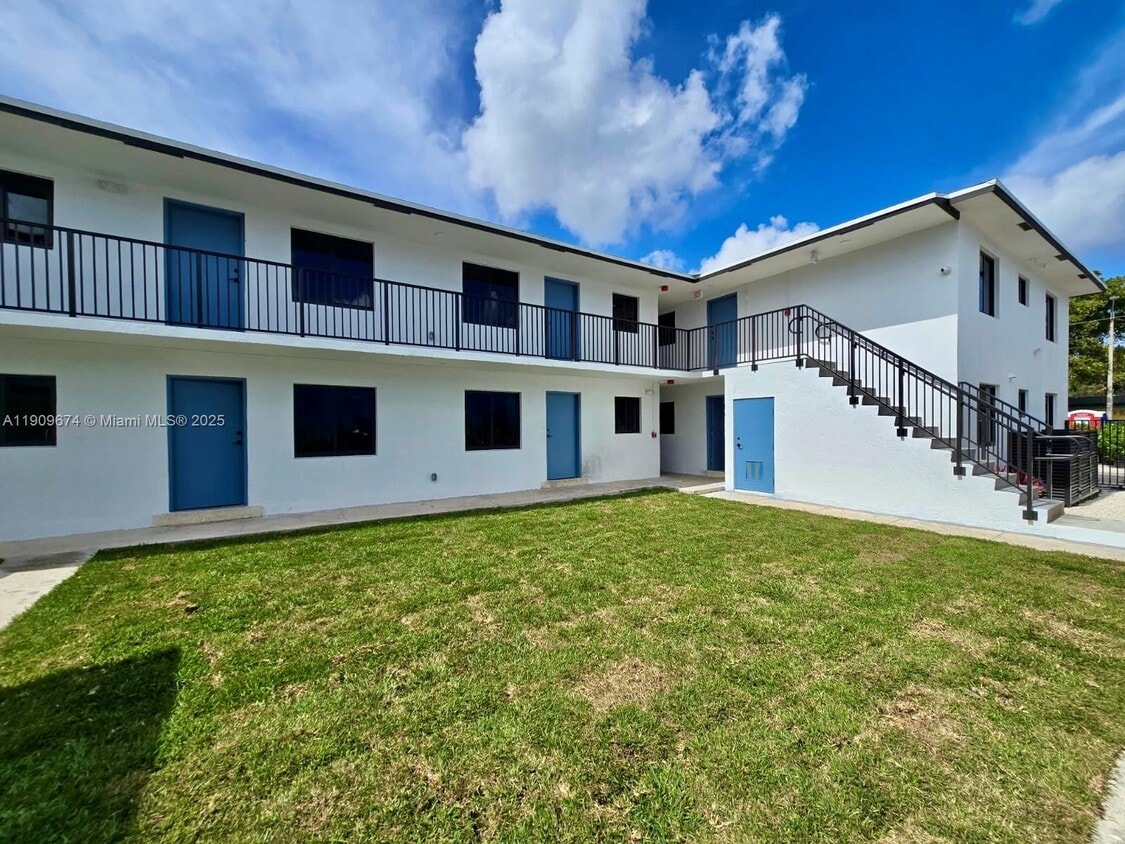 Foto principal - 180 NE 57th St