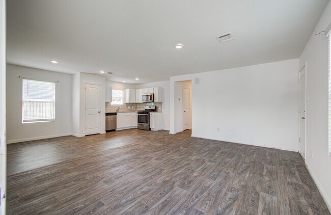 Building Photo - 752 Rd 5138