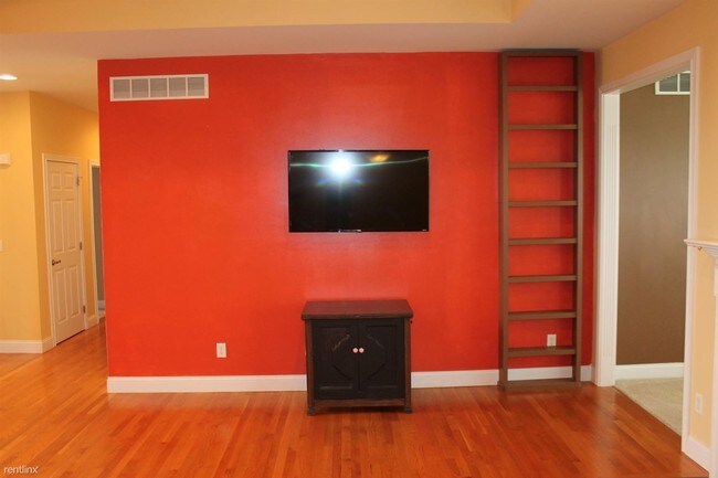 Building Photo - 3 br, 3 bath Condo - 2070  Chris  Court