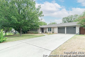 Building Photo - 2902 Sir Phillip Dr