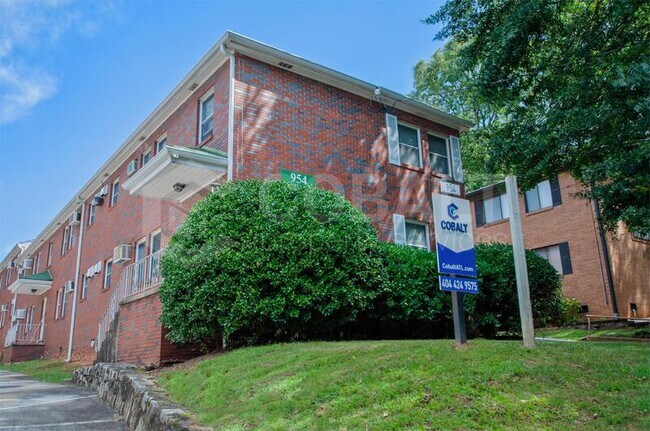 Foto del edificio - 954 St Charles Ave NE