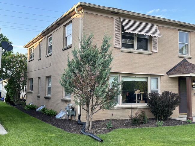 Building Photo - 9322 W Burleigh St