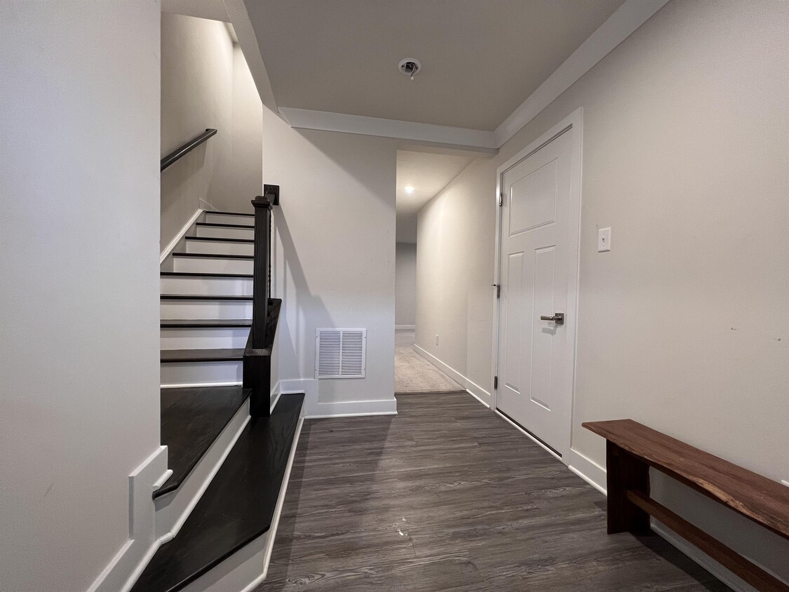 Foto principal - 217 Stonehurst Dr