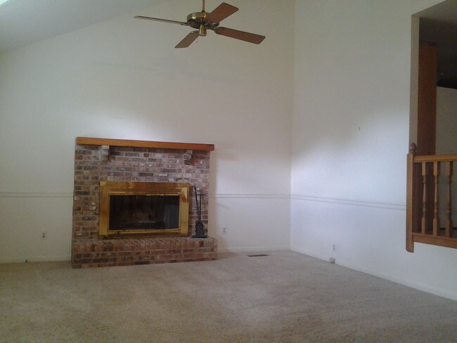 Building Photo - 564 Foster Dr