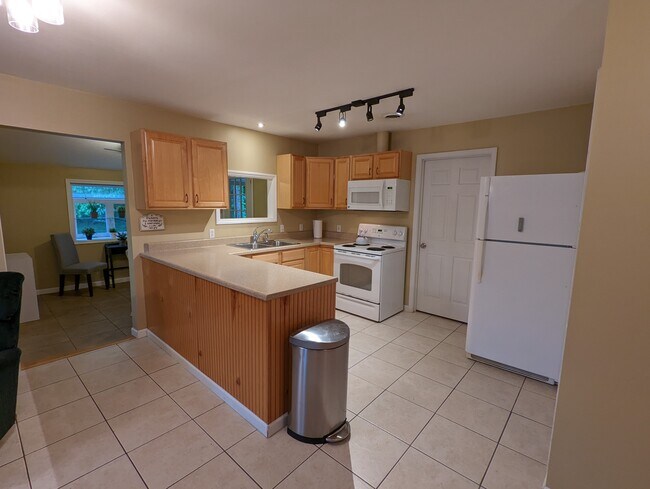 Building Photo - 613 Edgefield Rd