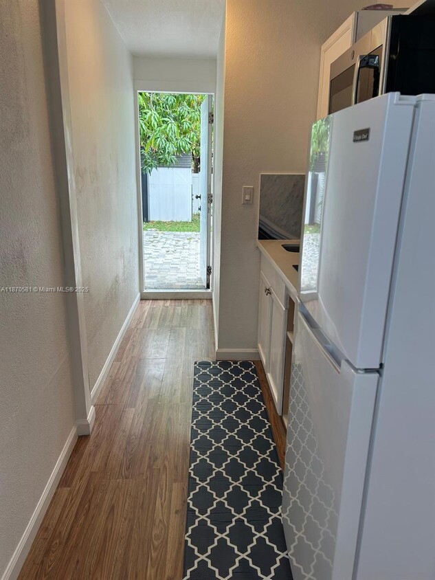 Foto principal - 1321 NE 41st Dr