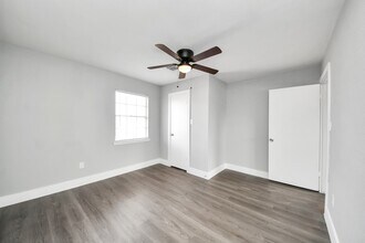 Building Photo - 15423 Ridingwood Dr
