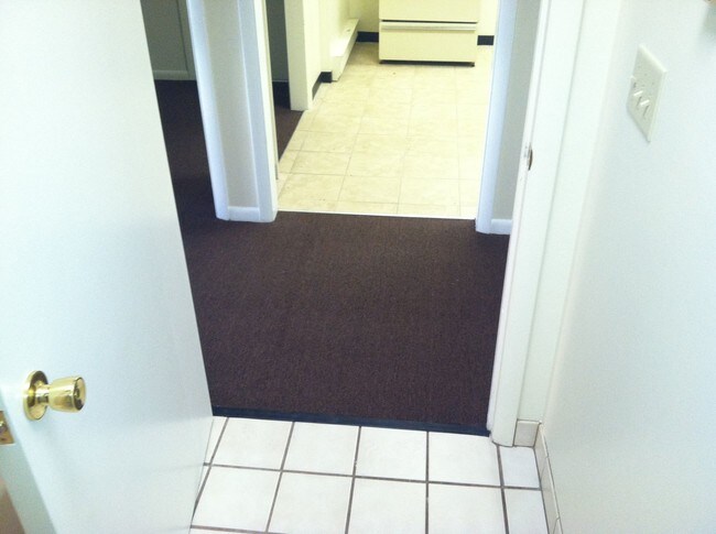 Foto del edificio - 329 E Main St