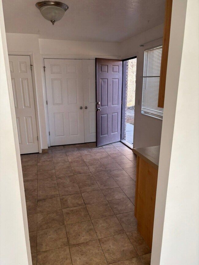 Foto del edificio - 1732 Melville Cir