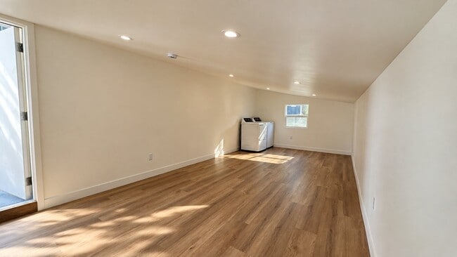 Building Photo - 4380 Huntington Dr S