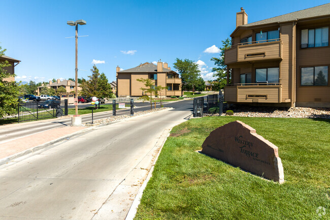 Entrada - Western Terrace Apartments