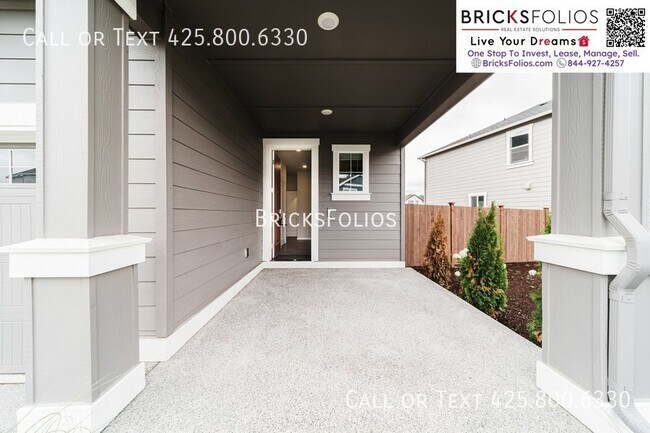 Building Photo - Welcome to Your Dream Home in Port Orchard...