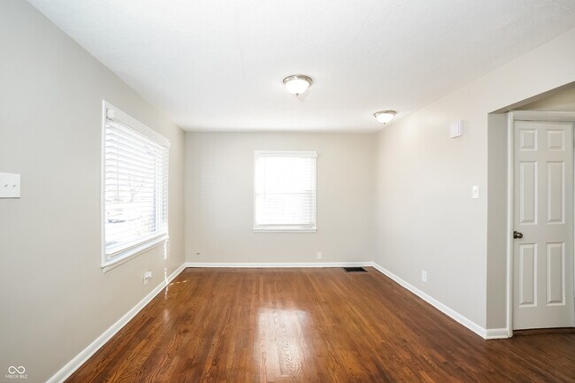 Foto del edificio - 6667 E 17th St