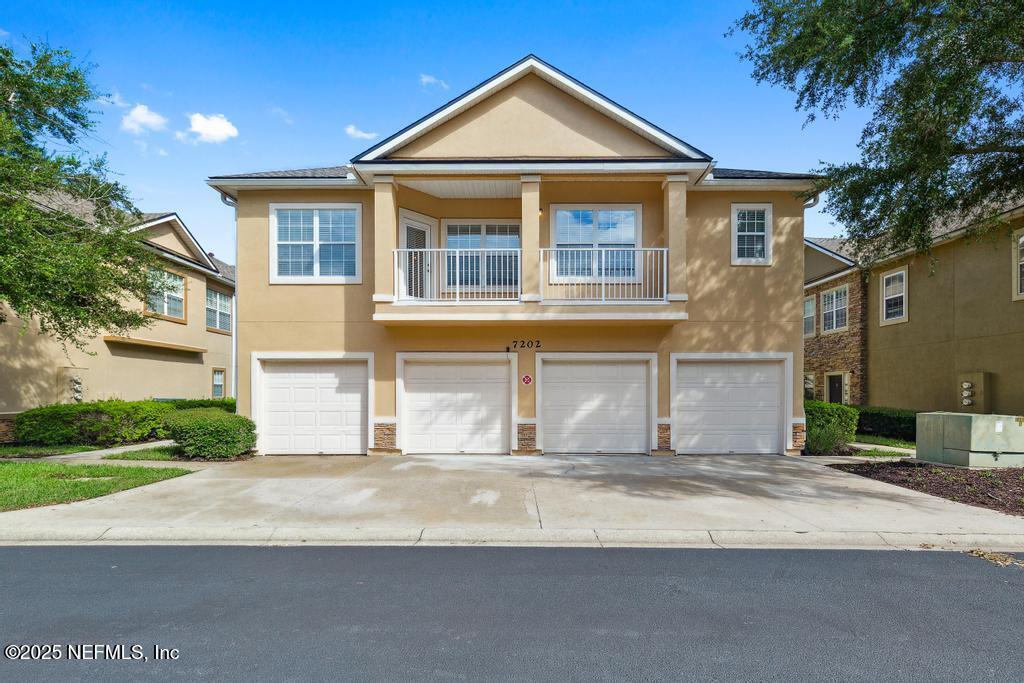 Foto principal - 7202 Deerfoot Cir