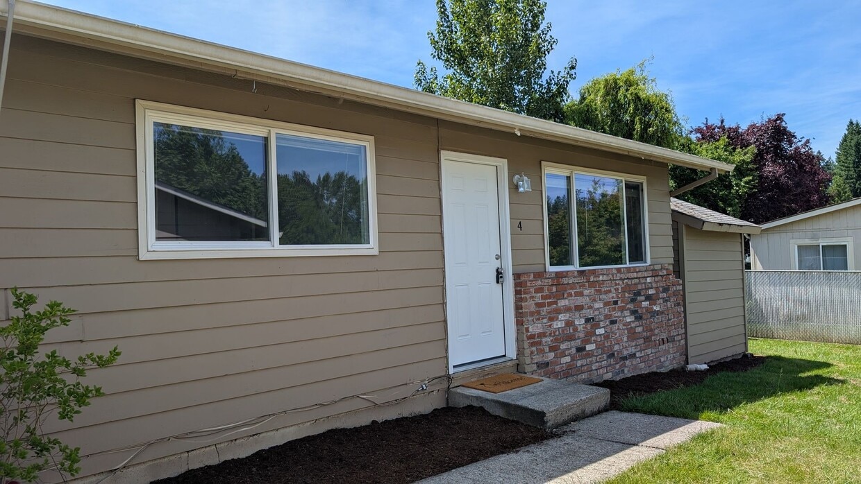 Primary Photo - Great duplex unit in Sherwood!