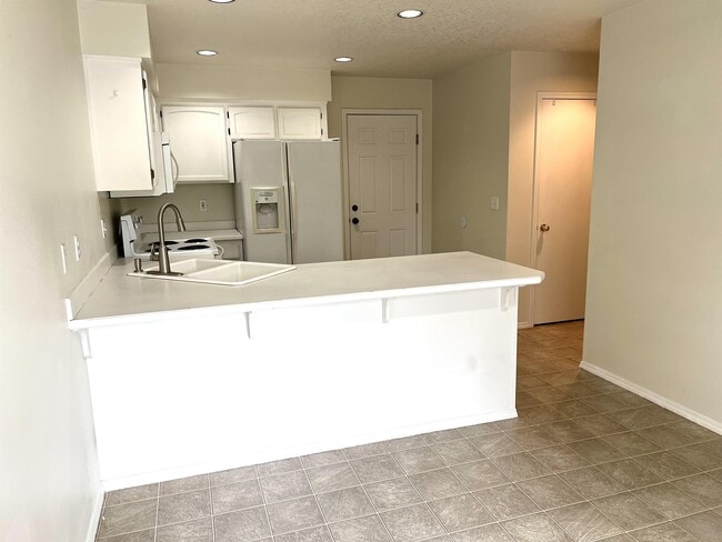 Building Photo - 2810 SE 41st Ave