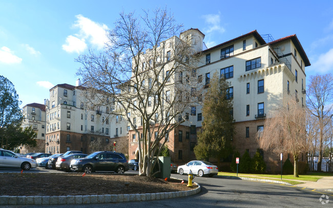 Building Photo - Wykagyl Garden Apartments