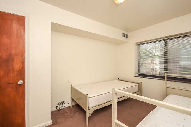 3 - Viejo - Amsterdammer Place