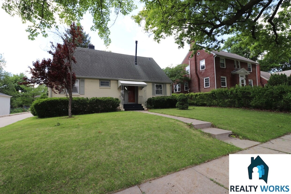 Primary Photo - Charming 5 bed House!