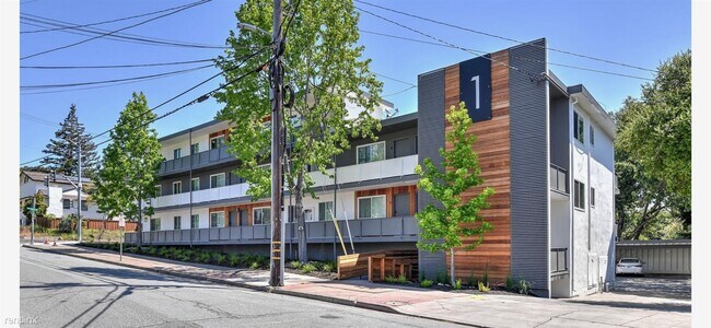 Building Photo - 1 Devonshire Blvd