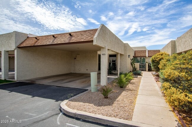 Building Photo - 1923 E Duke Dr