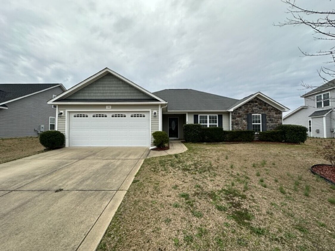 Foto principal - Stunning 4 Bed 2 Bath Raeford Home
