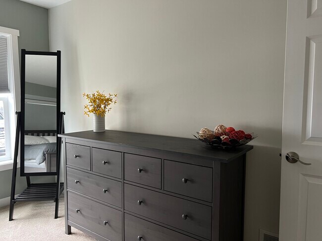 Foto del edificio - 315 S Elmwood Ave Unit 101