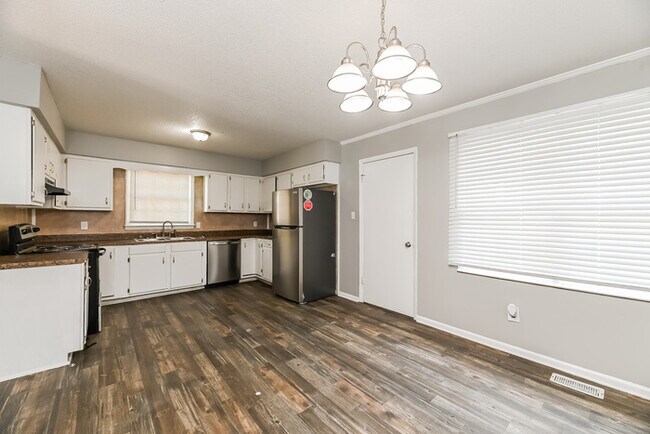 Building Photo - Great Home in North Charleston