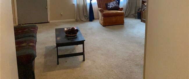 Living Room - 1607 City View Dr