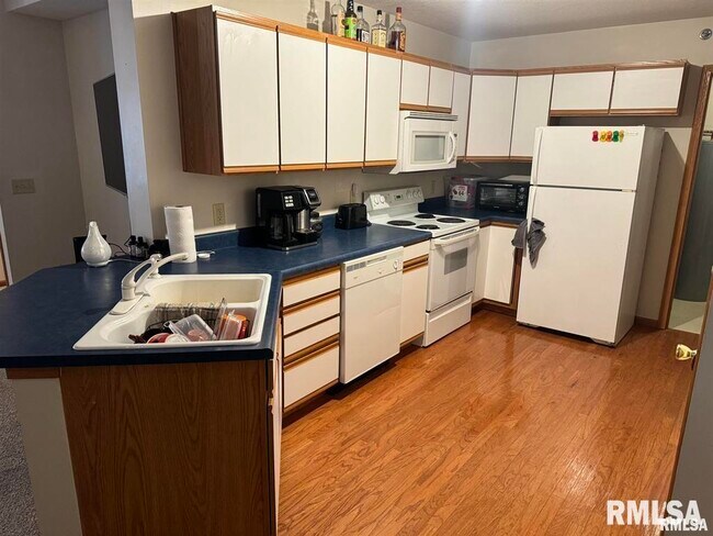 Foto del edificio - 3820 Creek Hill Dr