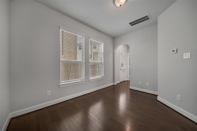 Foto del edificio - Urban 3-Story Home Near Med Center & Museu...