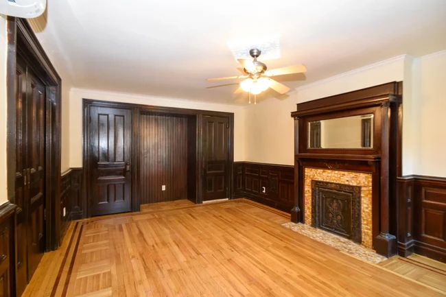 Living room facing towards butler's pantry - 580 Decatur St