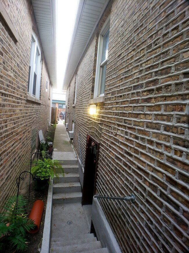 Foto del edificio - 3309 N Kildare Ave