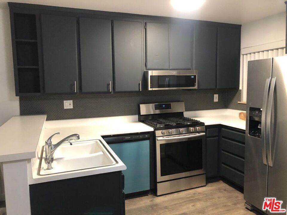 Foto principal - 18530 Hatteras St