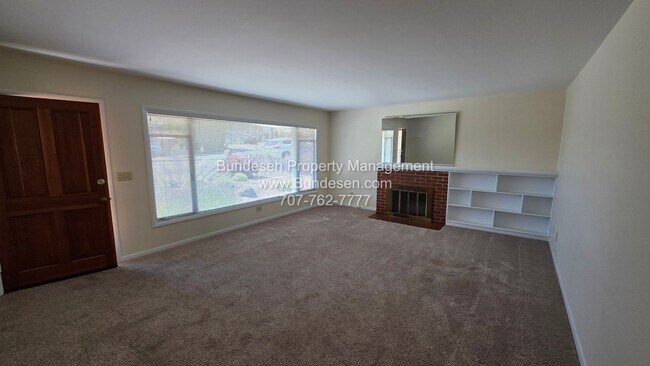 Foto del edificio - Spacious West Side Petaluma Home for Rent