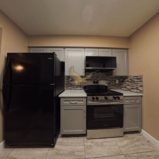 Building Photo - 8101 W Flamingo Rd