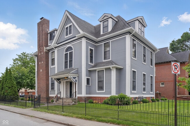 Building Photo - 101 E 14th St