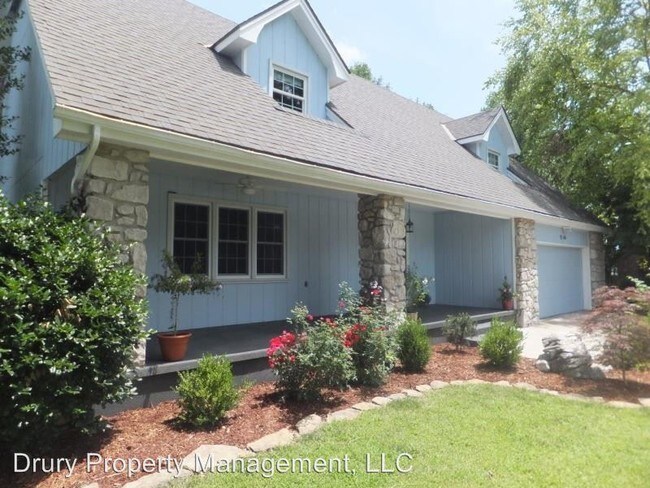Building Photo - 5 br, 3.5 bath House - 1346 S. Raintree Place