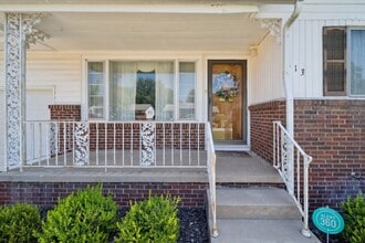 Building Photo - 113 N 44th W Ave