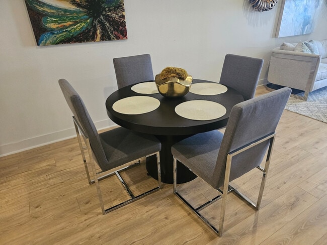 Foto del edificio - 2137 Pelham Dr