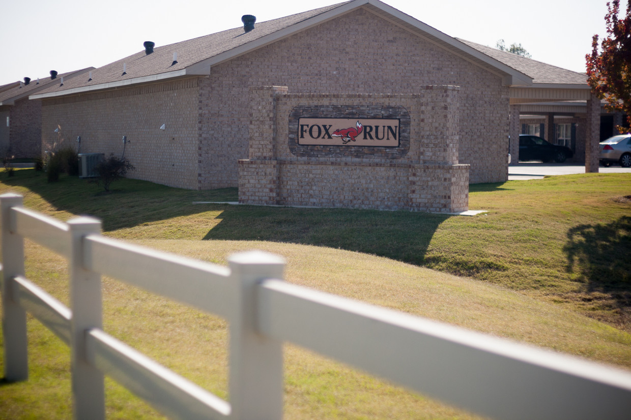 Primary Photo - 1103 Commerce Dr