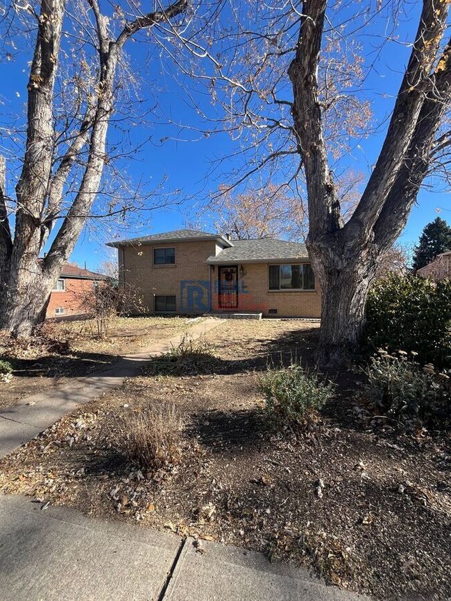 Building Photo - 2564 S Yates St