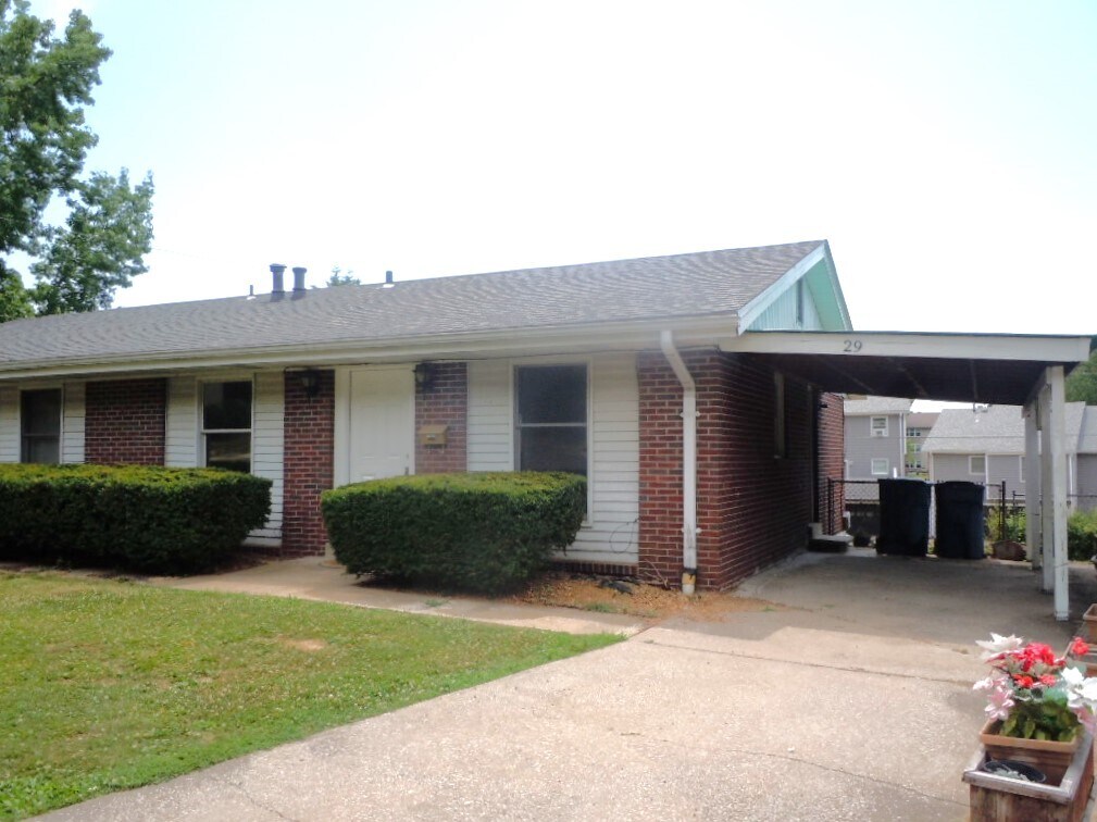 Foto principal - 29 Manor Dr
