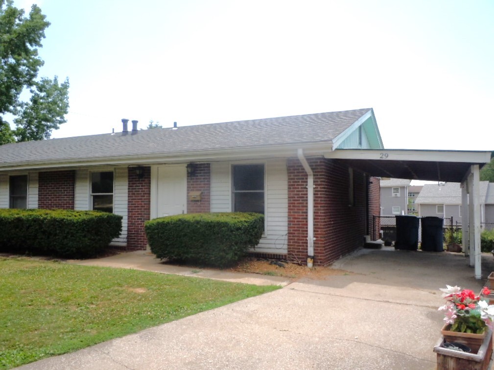 Primary Photo - 29 Manor Dr